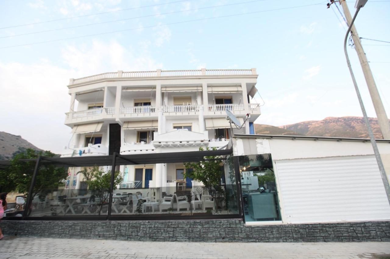 Hotel Kristal Борш Экстерьер фото