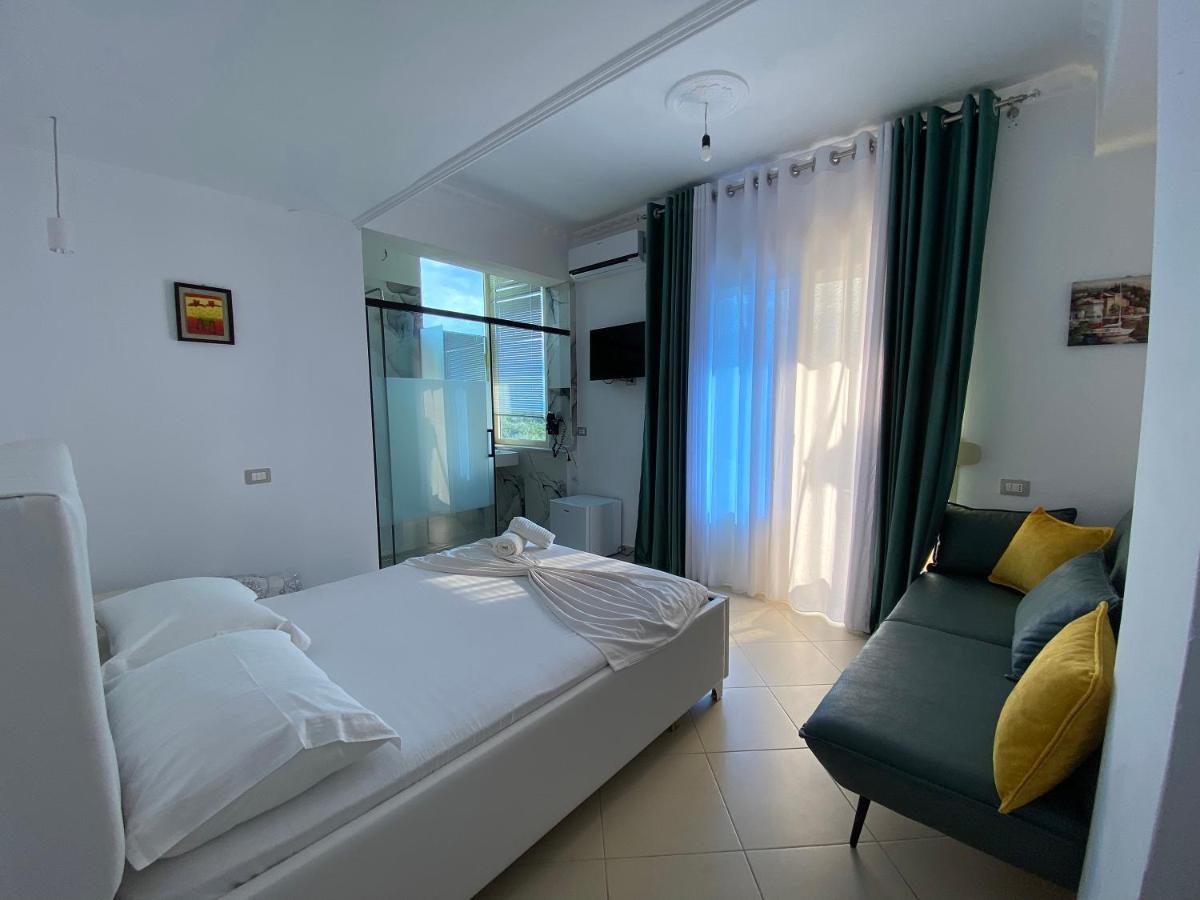 Hotel Kristal Борш Экстерьер фото