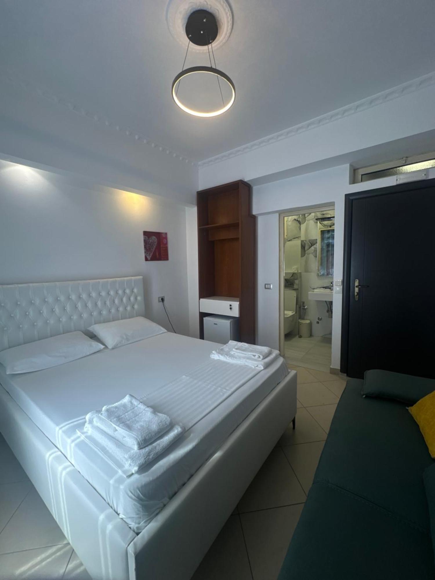 Hotel Kristal Борш Экстерьер фото
